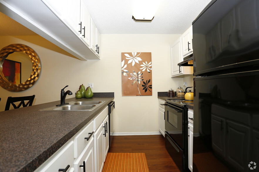 2BR - Kitchen - Coral Club Apartment Homes