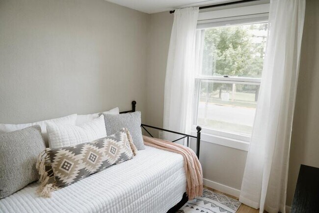 Building Photo - 206 State Ave