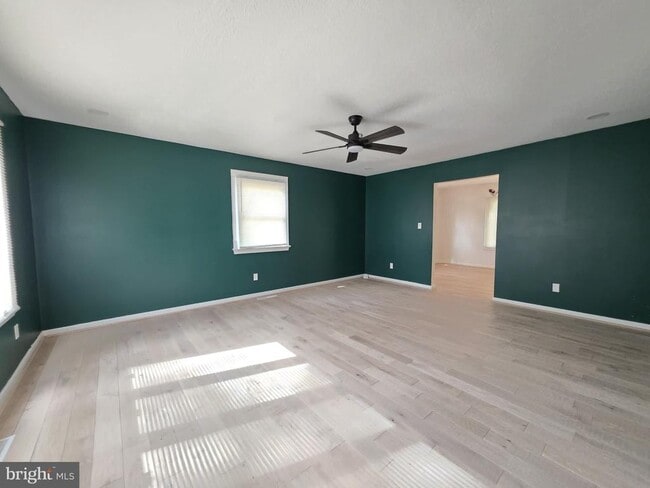 Building Photo - 8241 Robin Hood Dr