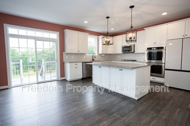 Building Photo - 2425 Morgans Point Dr