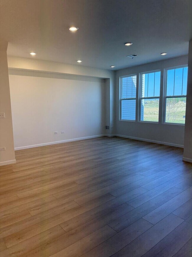 Building Photo - 660 Switchgrass Wy