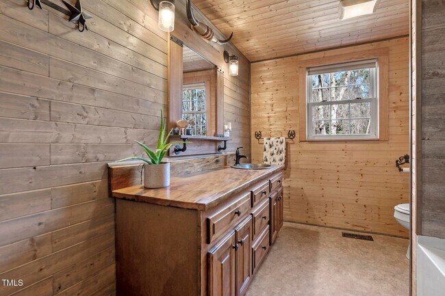 Building Photo - Mini Farm on 2 acres
