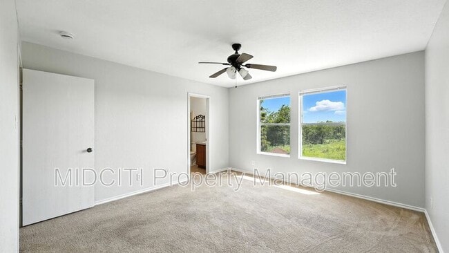 Building Photo - 209 Hinge Loop