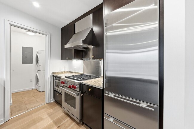 Building Photo - 10 Terminus Luxury 2 Bedroom Condo in Heart of Buckhead