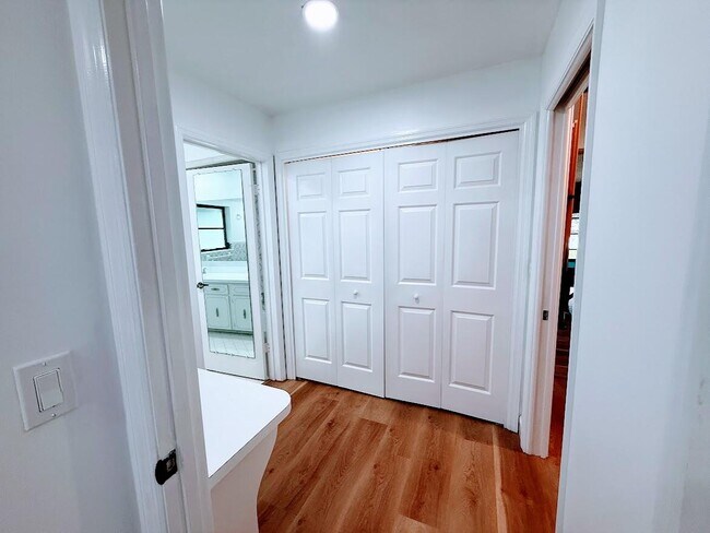 Building Photo - 465 SE Naranja Ave