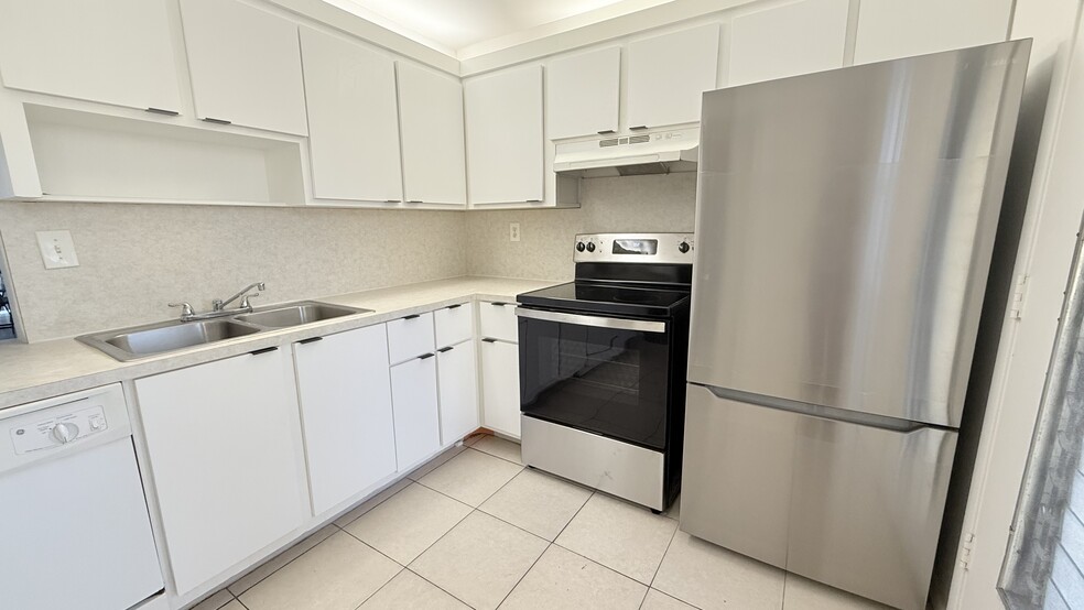 Primary Photo - 1302 NE 191st St