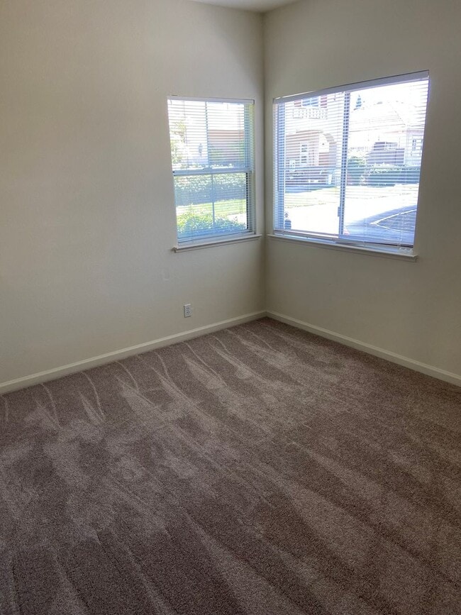 Building Photo - Bentley Square - Gated 3 Bdrm+office