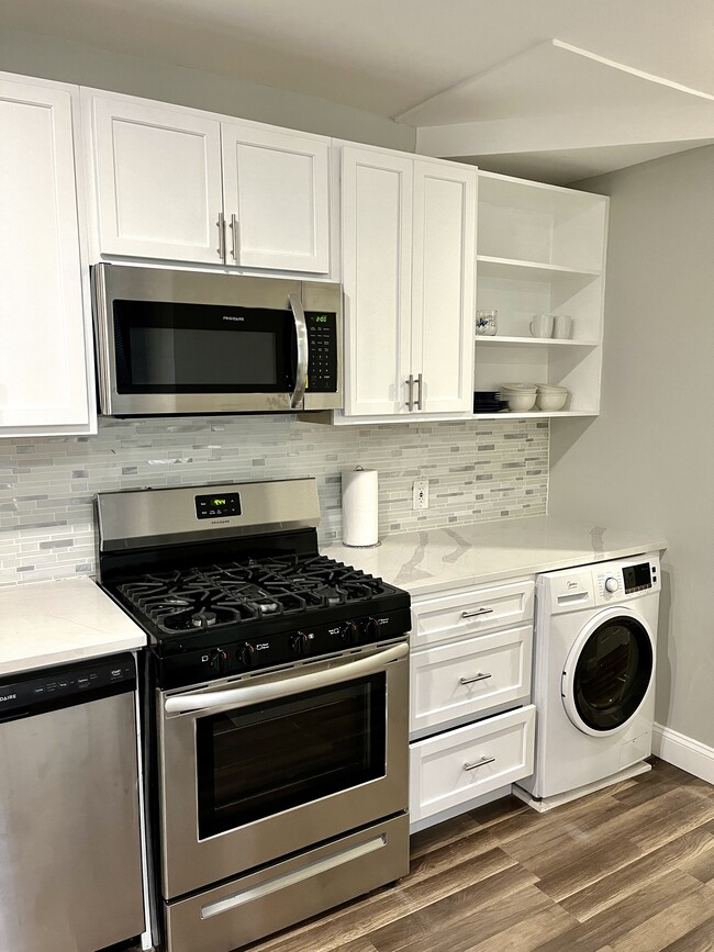 Building Photo - 4206 Eads St NE