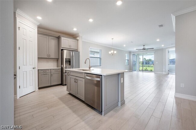 Building Photo - 28093 Sanibel Sands St