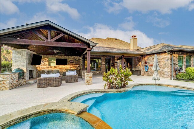 Building Photo - 5323 Lake Hill Farm Way