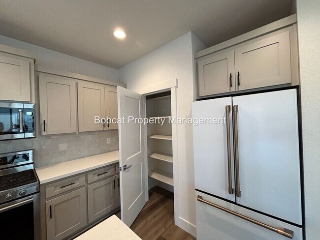 Building Photo - 1287 Grove St