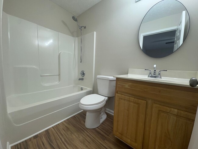 Building Photo - Newly Renovated 3BR 2BA home close to GM, ...