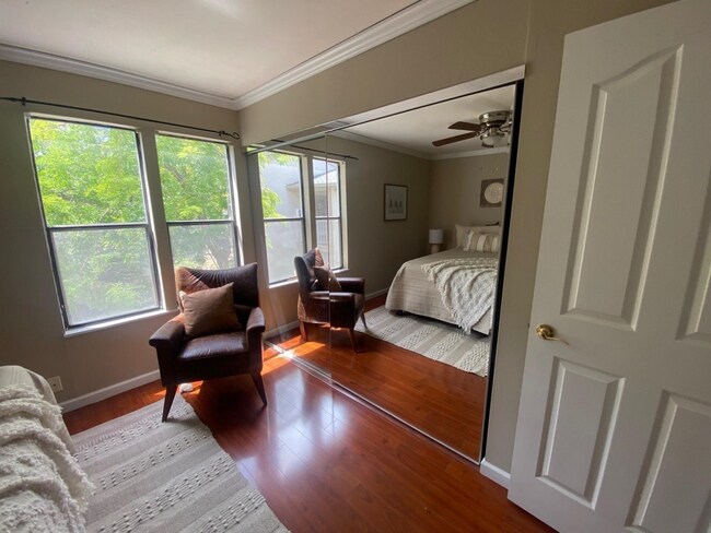 Building Photo - 250 Chilpancingo Pkwy