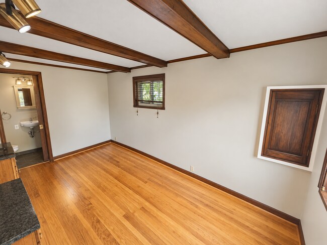 Building Photo - 590 Audubon Ave