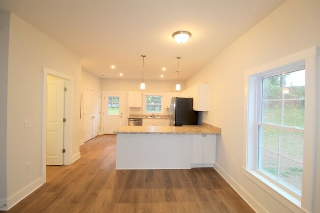 Building Photo - Lease assignment