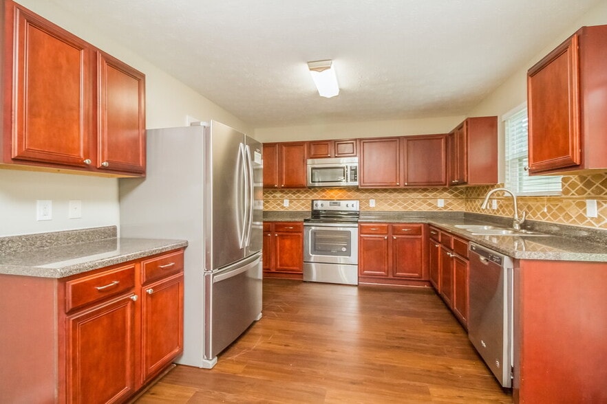 Building Photo - 640 Elderberry Way