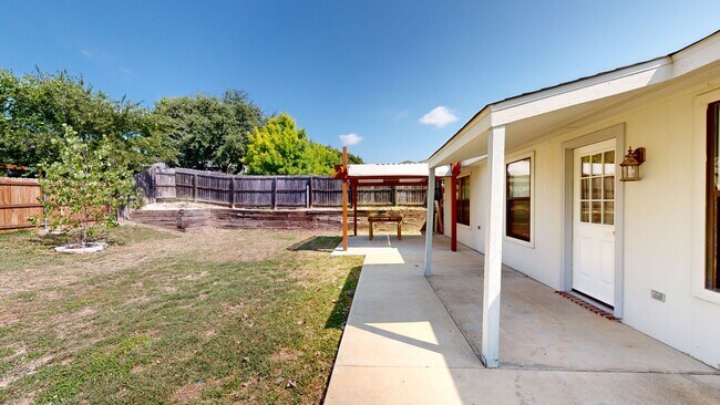 Building Photo - Completely repainted 4 bedroom ALL TILE ho...