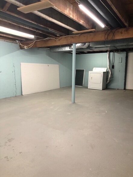 Building Photo - 249 Bridge St