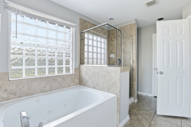 Building Photo - 6802 Claire Brook Dr