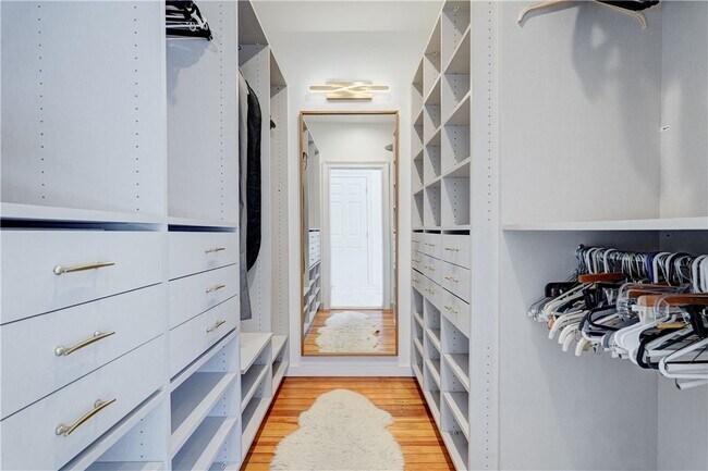 Building Photo - 18 Sibley Pl
