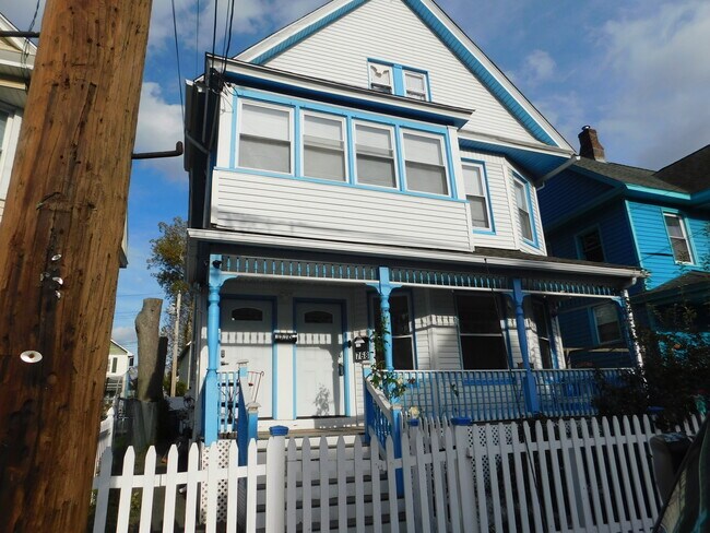 Building Photo - 768 Norman St