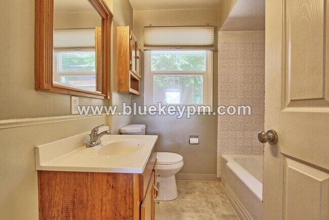 Building Photo - 4 Bed, 2 Bath Home with Finished Basement, Lg Fenced Corner Lot, Office and 2 Car Garage