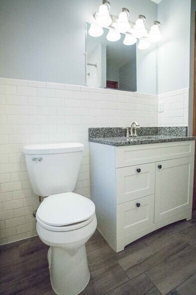 Building Photo - 2473 Lake Ave