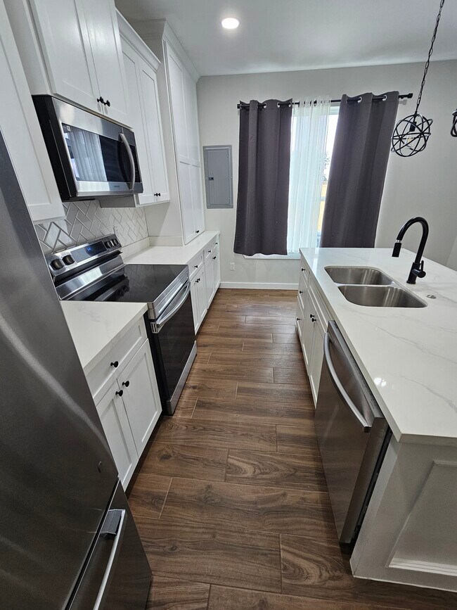 Building Photo - 5303 N Crown Pt