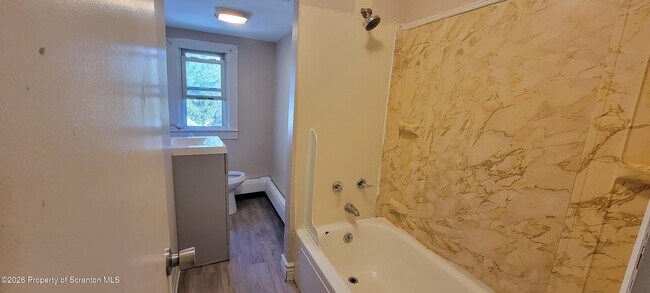 Building Photo - 32 Murray St