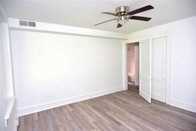 Building Photo - 509 Claire Dr NE