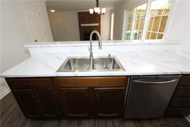 Building Photo - 5577 Clover Rise Ln