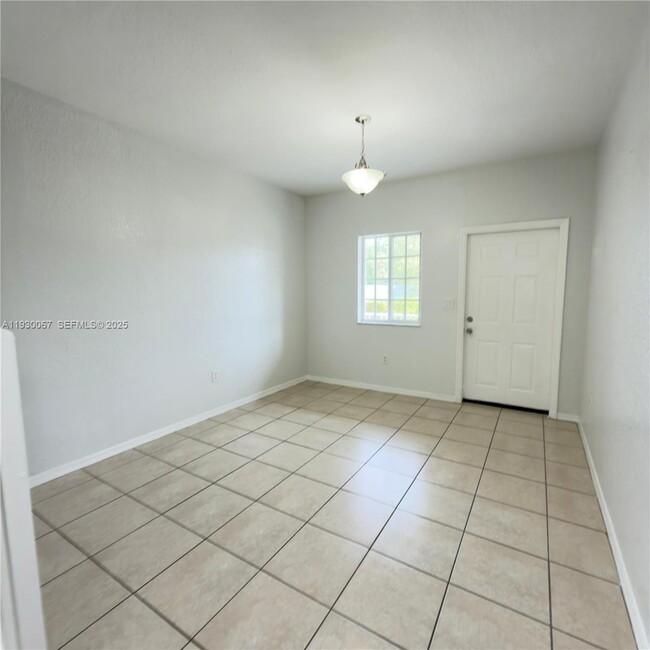 Building Photo - 1692 SE 9th Ave