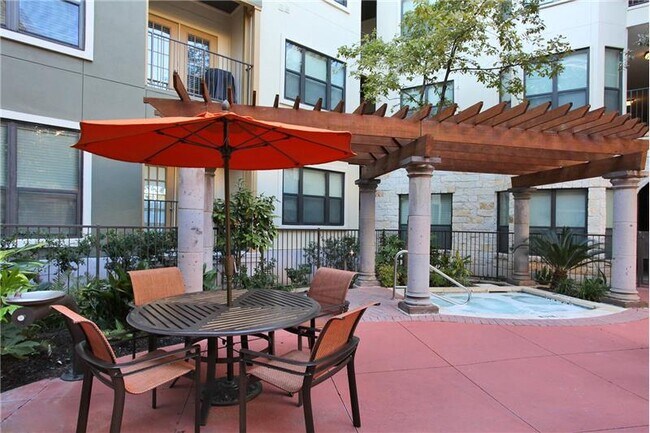 Primary Photo - 400 1/2 Rio Grande St