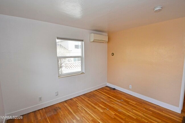 Building Photo - 536 La Rue Ave