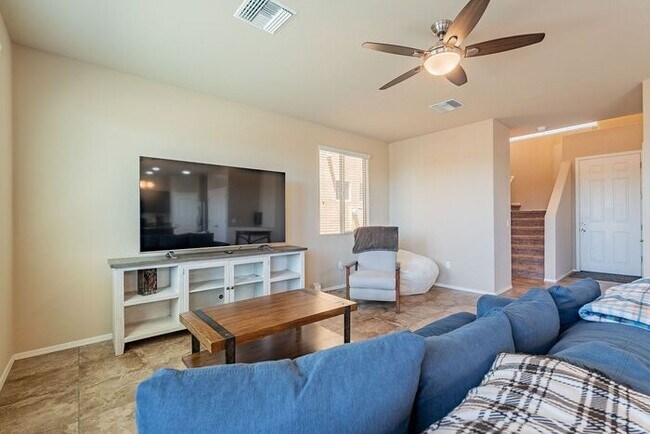 Building Photo - Spacious 3-Bed, 3-Bath Tucson Condo w/ Gar...
