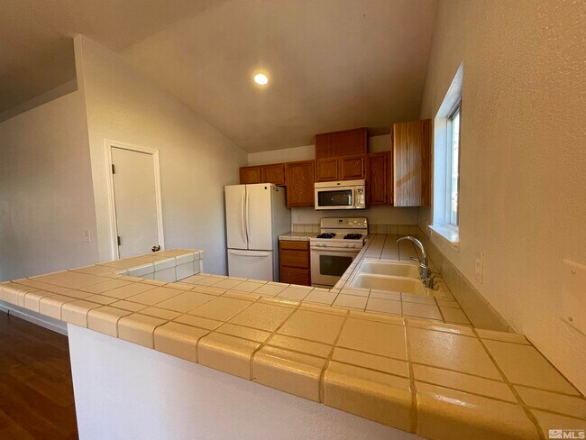 Building Photo - 4948 Bayridge Ln