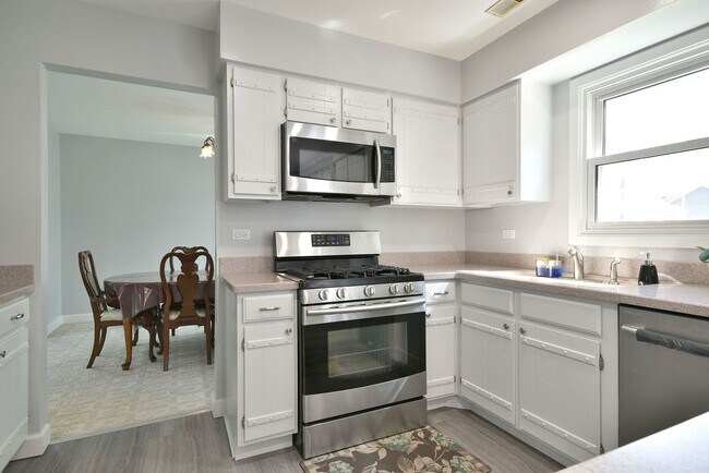 Building Photo - 1557 Scottdale Cir