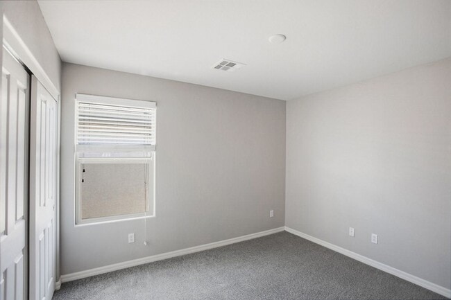 Building Photo - 3 Bed, Den and Loft West Las Vegas Beauty