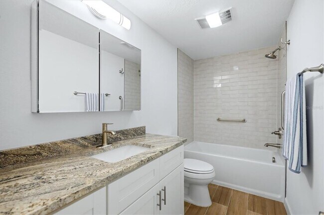 Building Photo - 885 Spanish Dr N