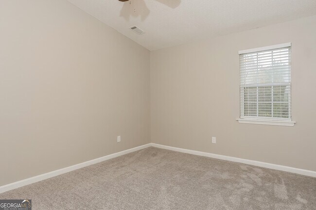 Building Photo - 2453 Crestdale Cir SE