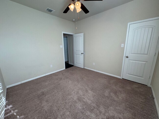 Building Photo - 8900 Viewpark Ln