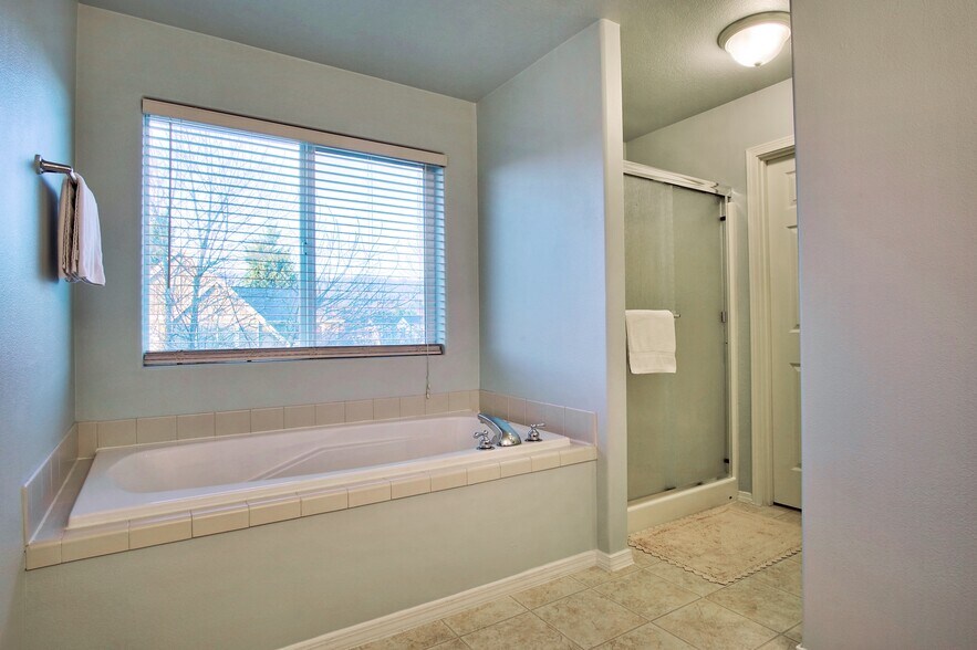 Building Photo - 2727 N Crater Ln
