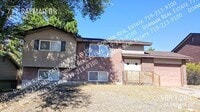 Building Photo - 717 Raemar Dr
