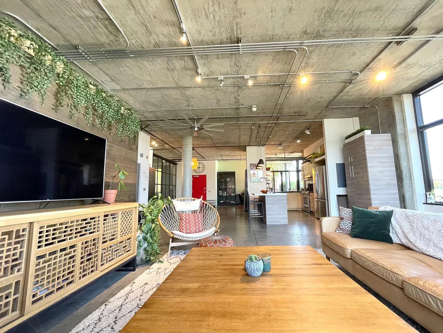 Family Room - 835 Locust Ave