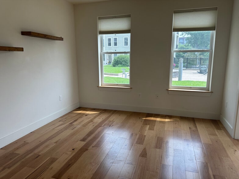 Building Photo - 60 Winooski Falls Way