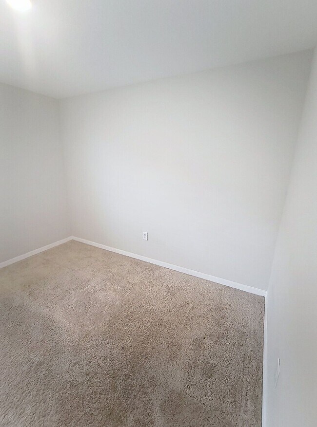 Building Photo - 12937 Camarillo Pl