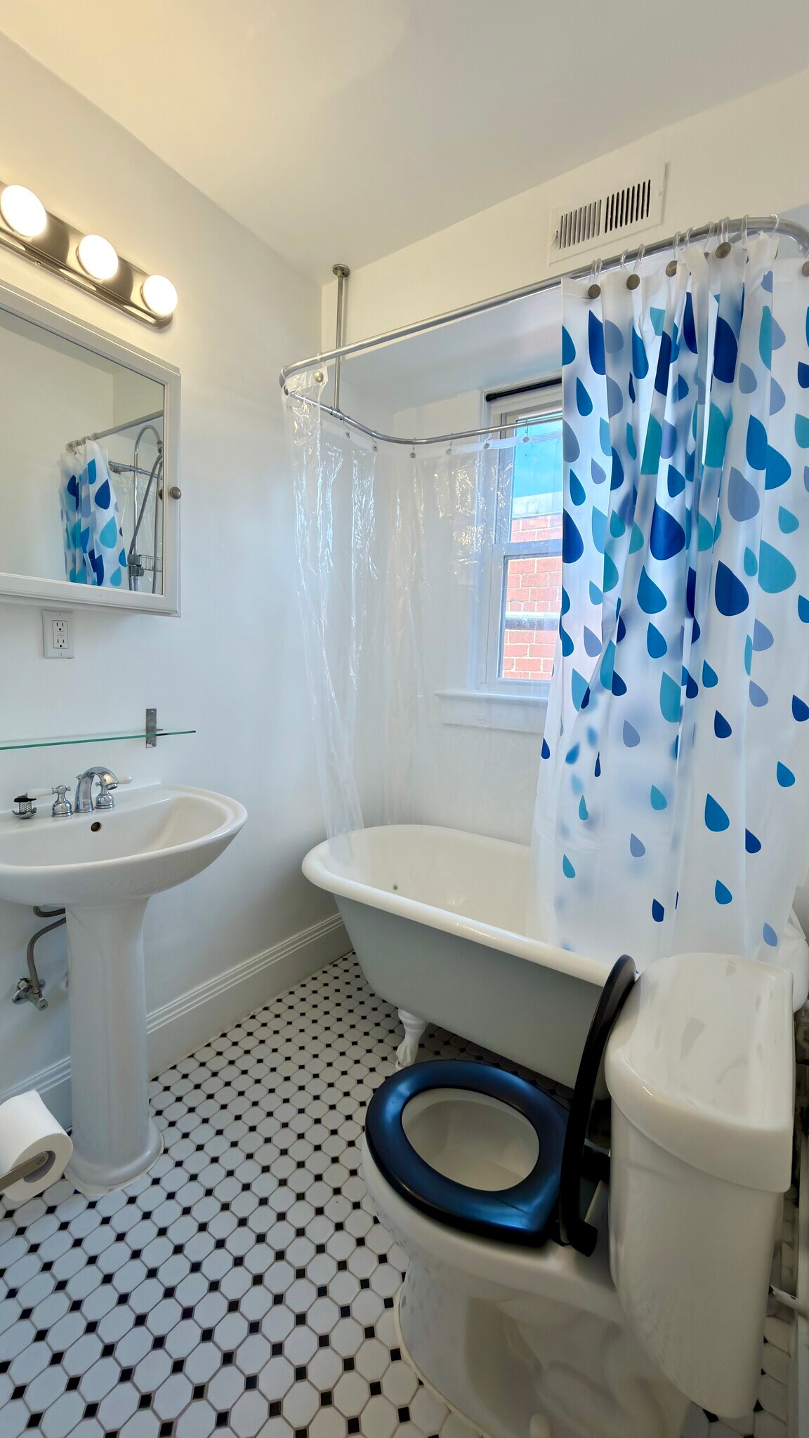 bath with clawfoot tub - 1451 Pennsylvania Ave SE