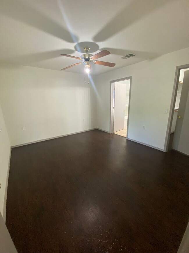 Building Photo - Cozy 3 bed in the Heart of East Austin