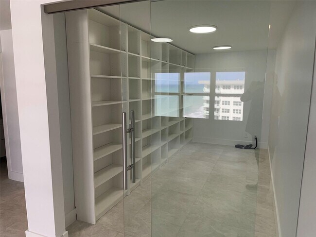 Building Photo - 3500 Galt Ocean Dr