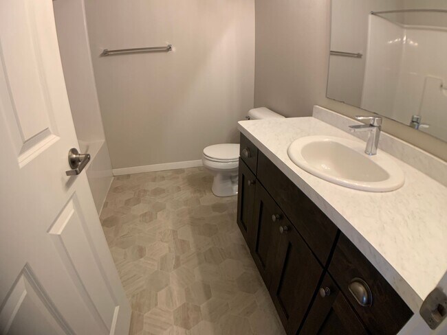 Building Photo - 4 bed 3 bath Single Family Home